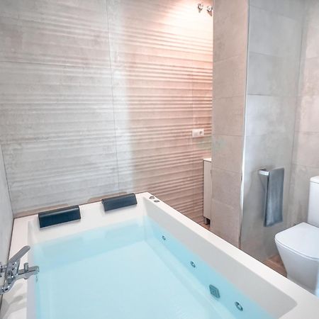 Acogedor Estudio En Triana Con Jacuzzi Y Wifi Σεβίλλη Εξωτερικό φωτογραφία
