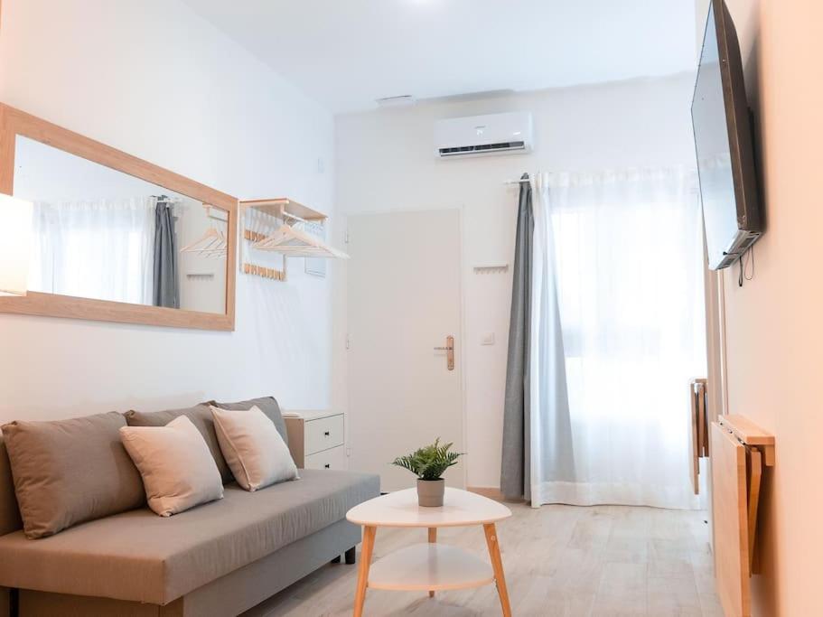 Acogedor Estudio En Triana Con Jacuzzi Y Wifi Σεβίλλη Εξωτερικό φωτογραφία