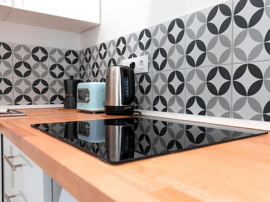 Acogedor Estudio En Triana Con Jacuzzi Y Wifi Σεβίλλη Εξωτερικό φωτογραφία