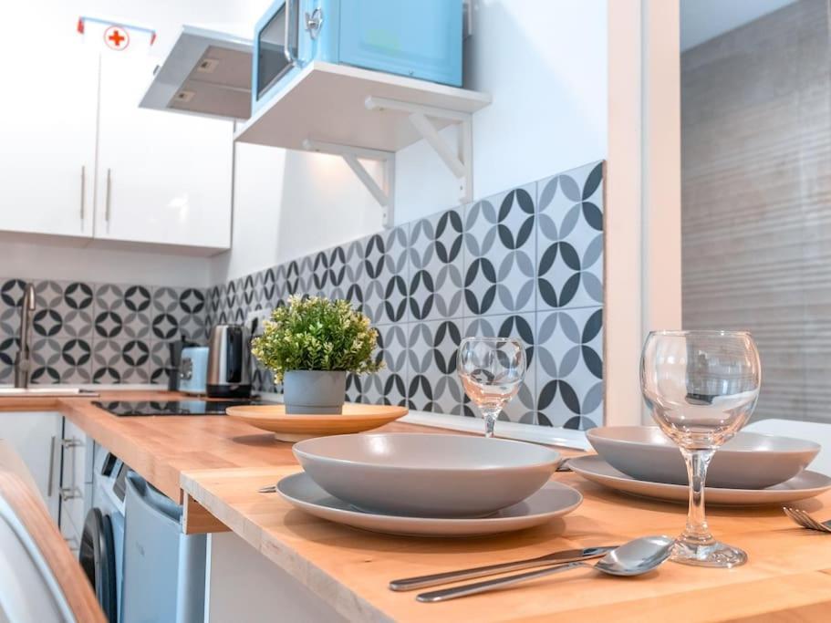 Acogedor Estudio En Triana Con Jacuzzi Y Wifi Σεβίλλη Εξωτερικό φωτογραφία