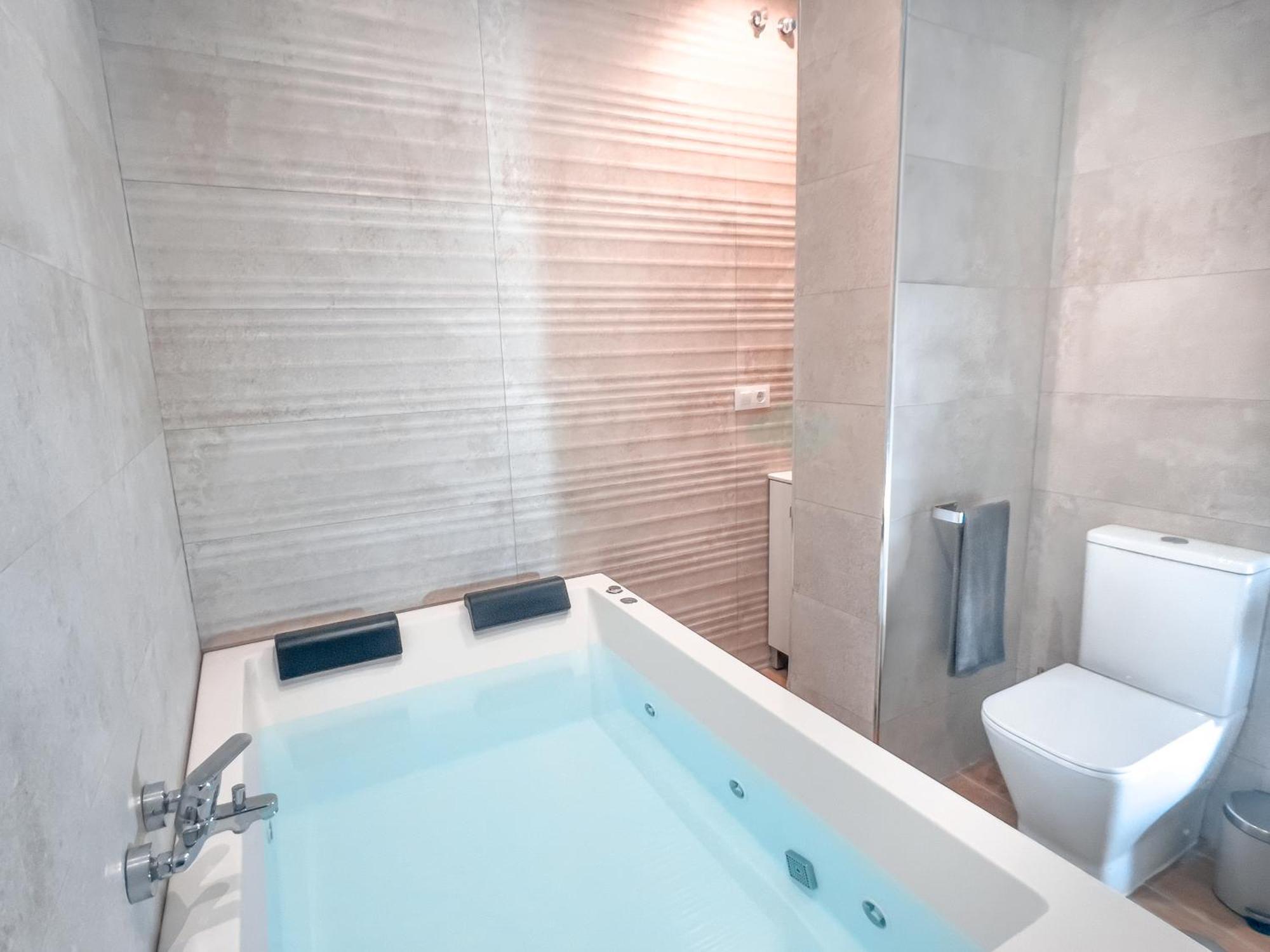 Acogedor Estudio En Triana Con Jacuzzi Y Wifi Σεβίλλη Εξωτερικό φωτογραφία