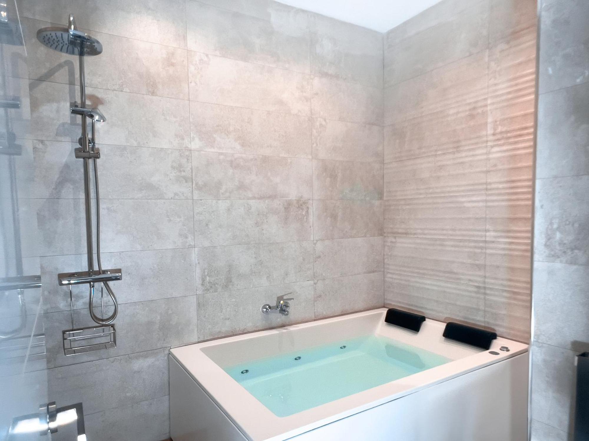 Acogedor Estudio En Triana Con Jacuzzi Y Wifi Σεβίλλη Εξωτερικό φωτογραφία